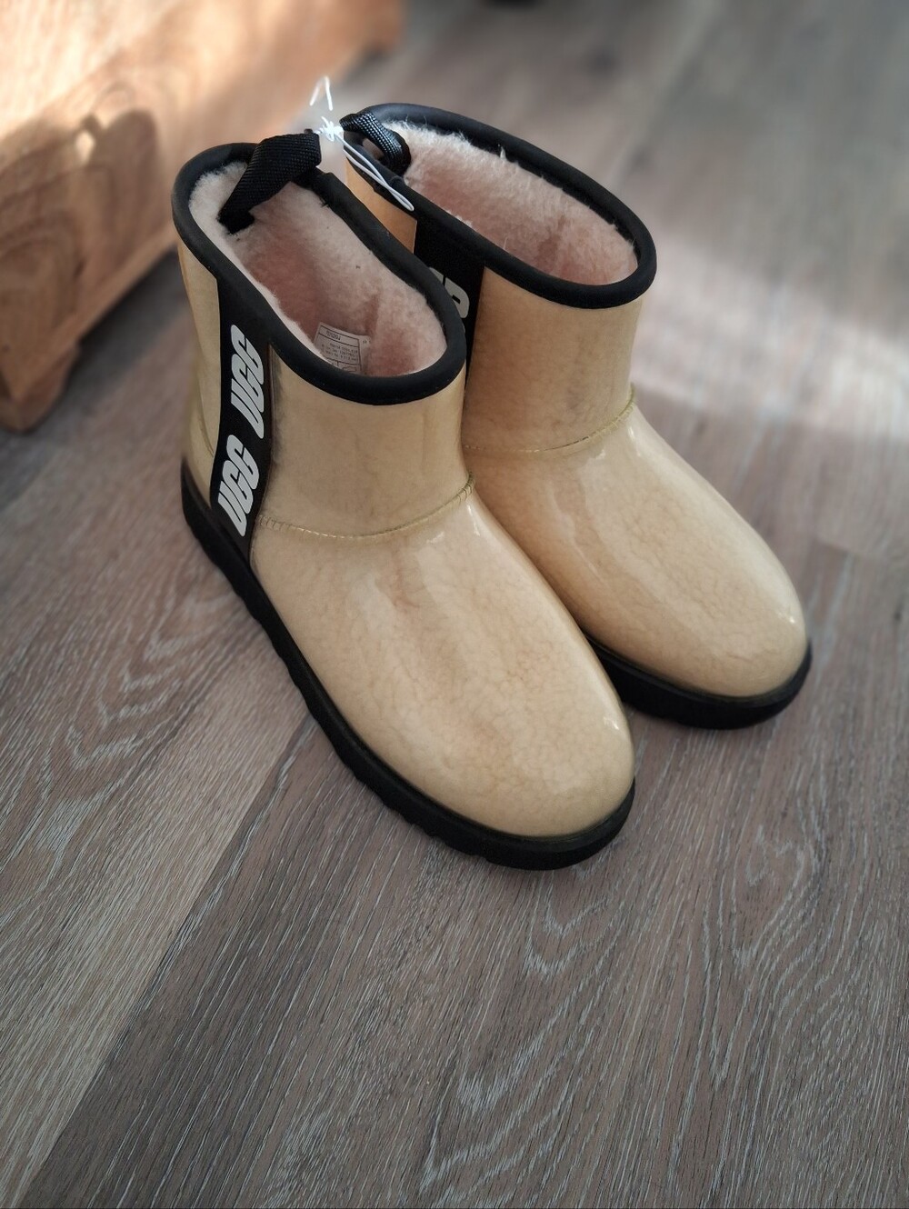 UGG AUSTRALIA CLASSIC ll BEIGE SHERPA CLEAR COVERED WINTER BOOT WOMENS SIZE 7